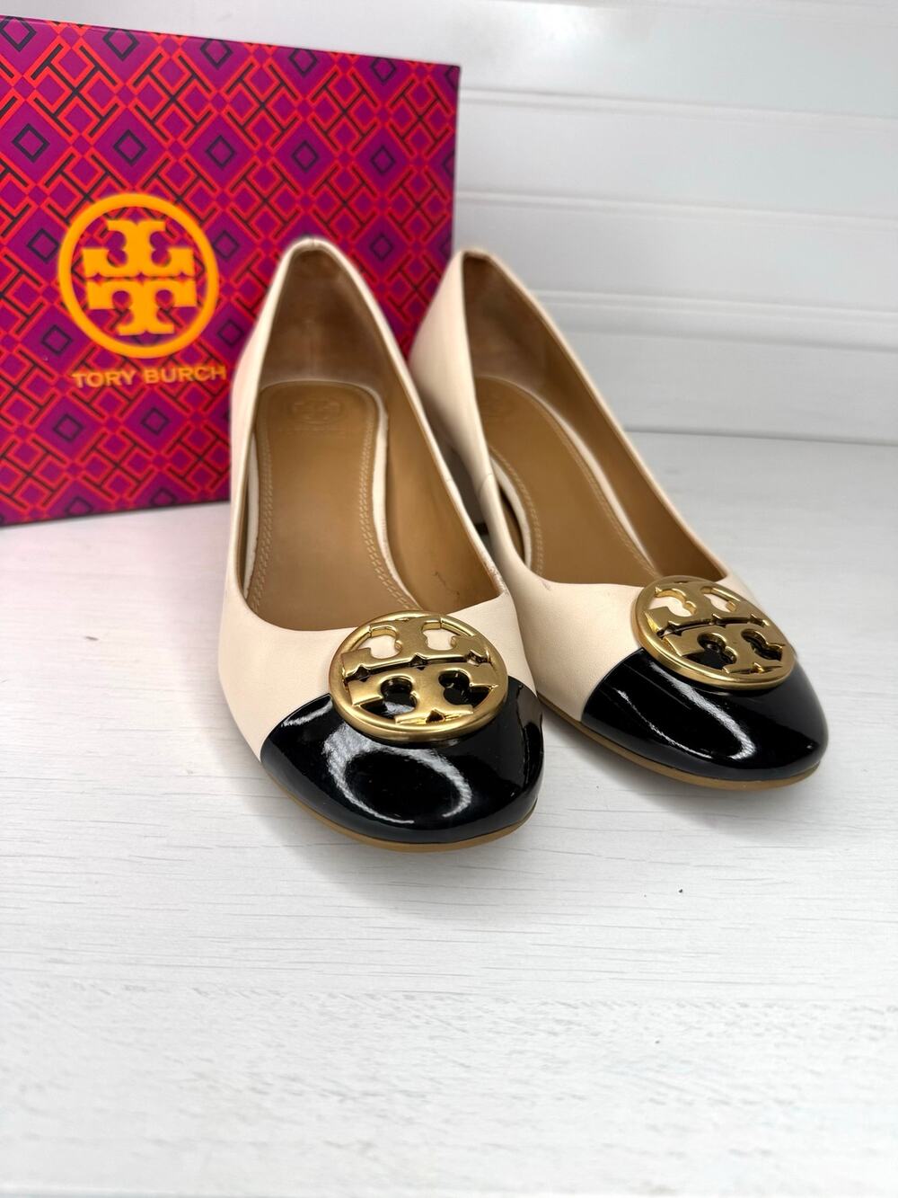 Tory Burch Chelsea Cap Toe Block Heel Pumps Ivory Black Leather Women’s 6.5 - Picture 1 of 6